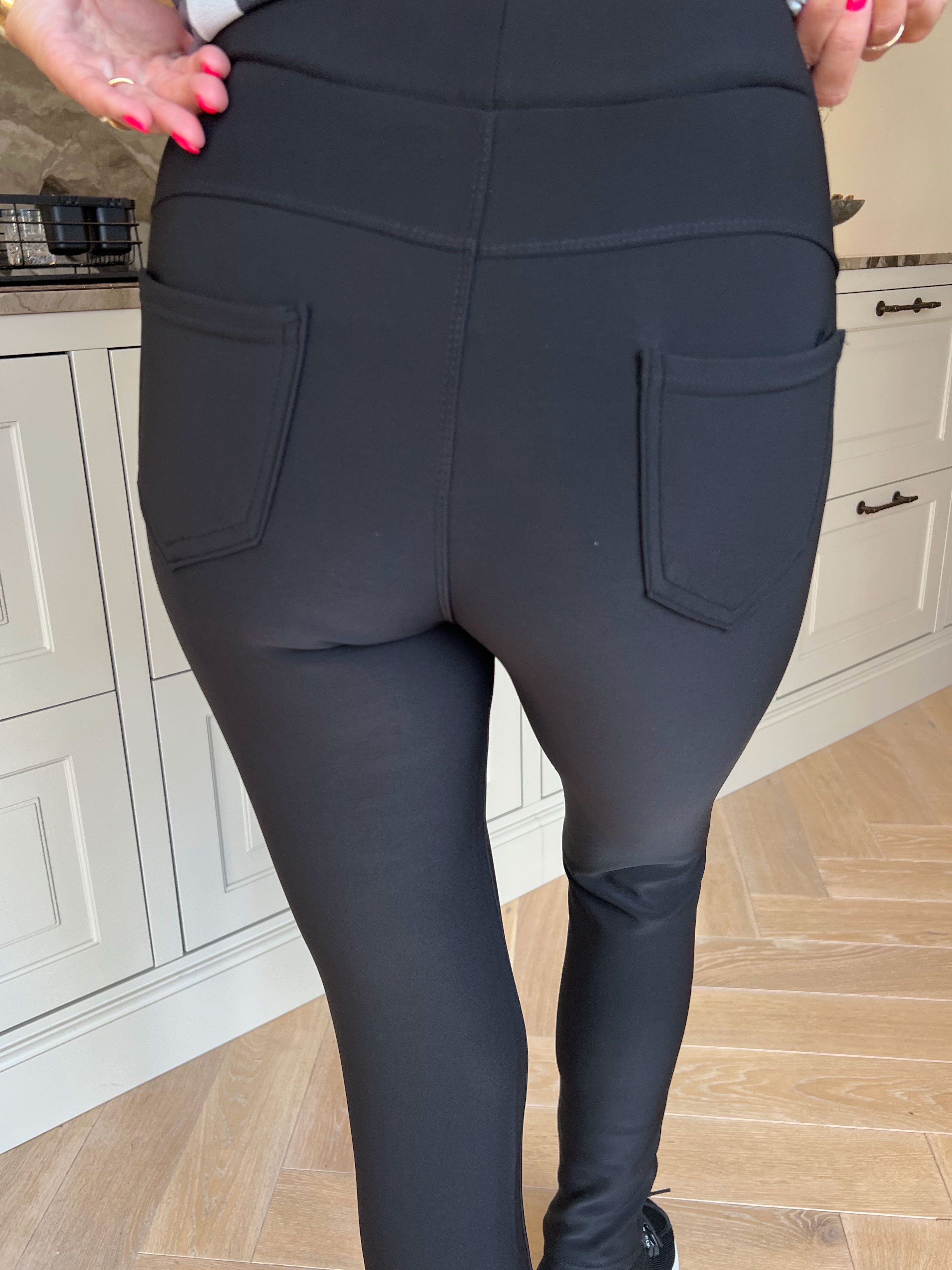 Agacia - Bløde og elastiske leggings med elegante similisten-spænder i siden